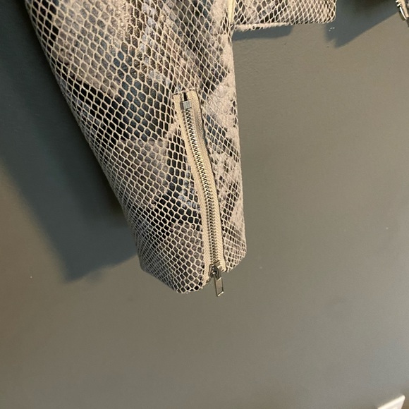 NWOT small snake print jacket - Picture 6 of 6